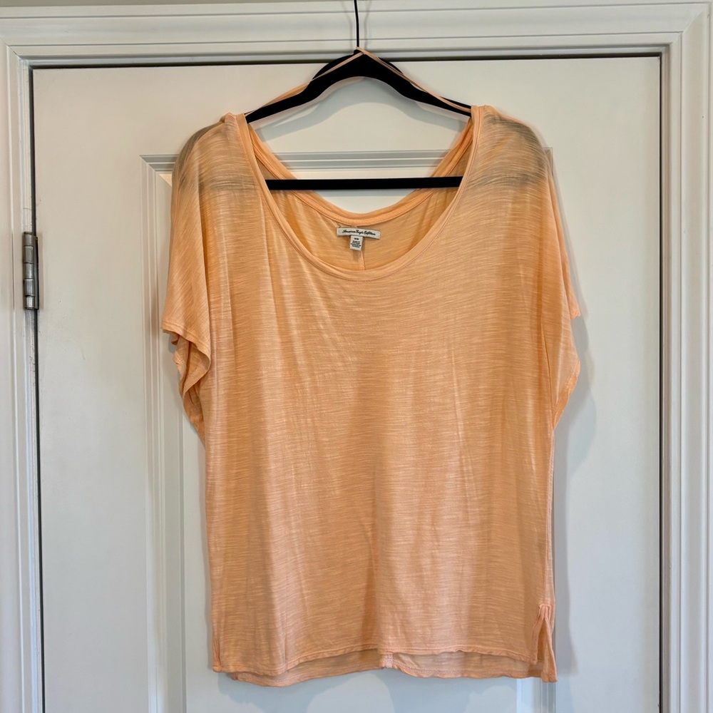 American Eagle Outfitters Peach Short Sleeve Tee